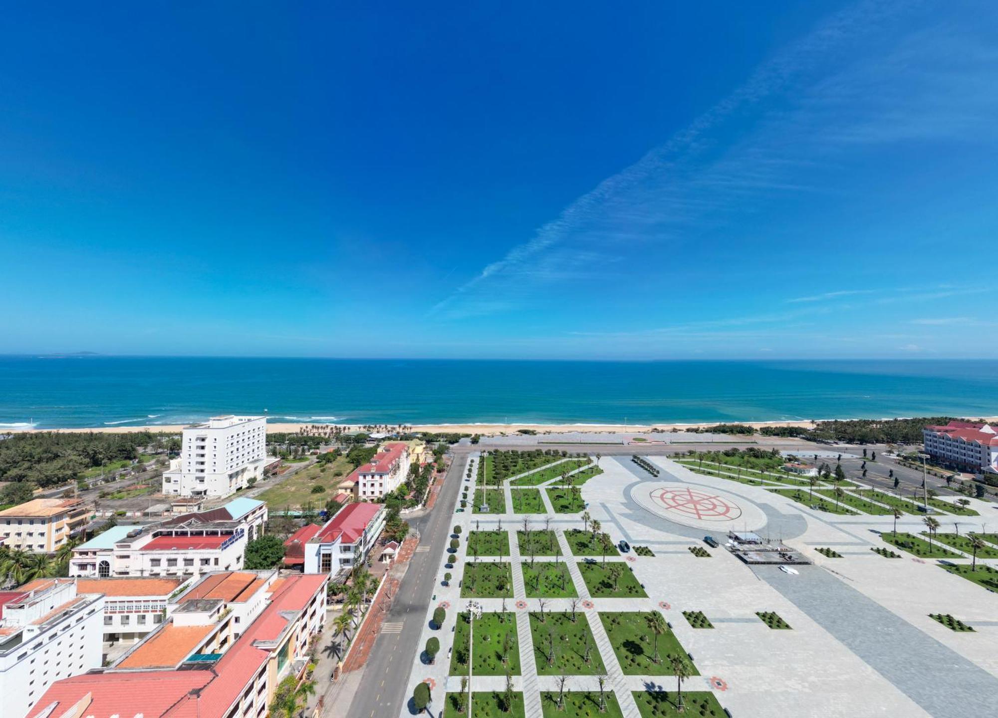 Wink Hotel Tuy Hoa Beach - 24Hrs Stay & Rooftop Pool Bar 외부 사진